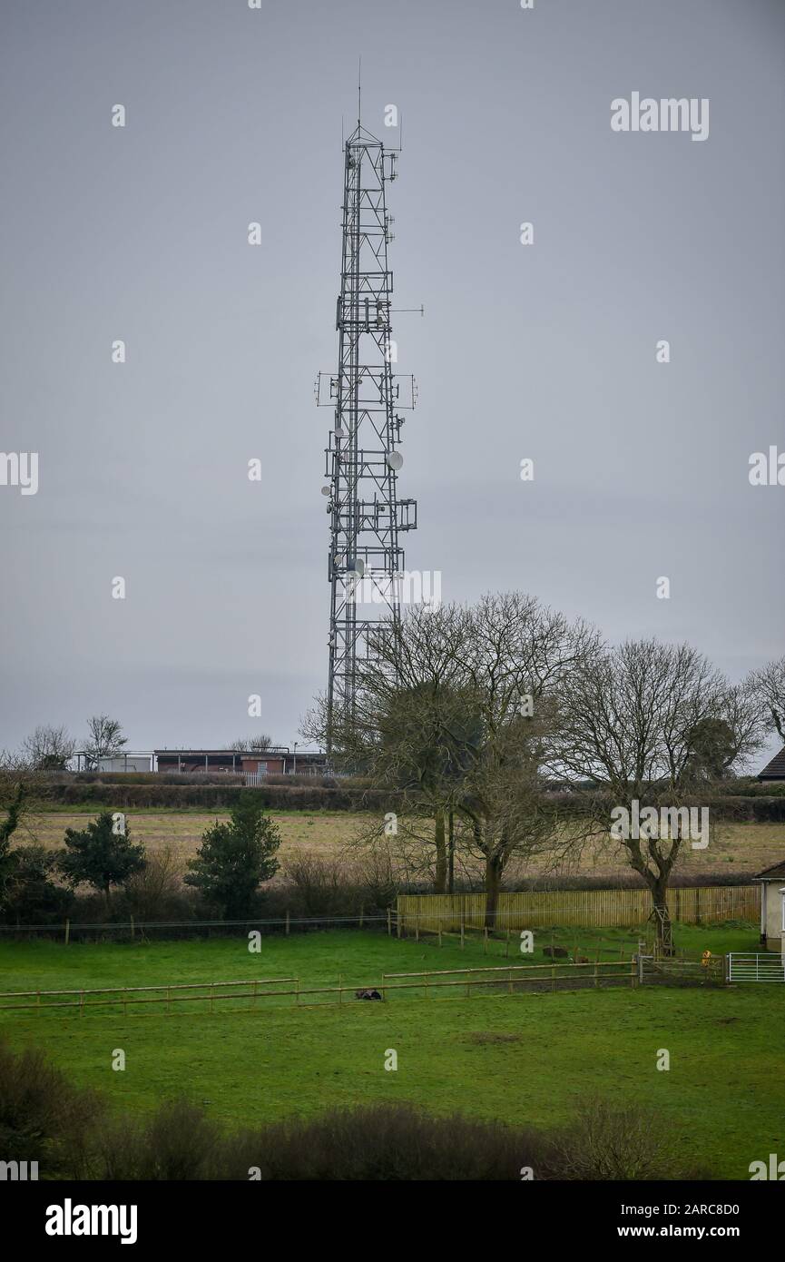 Un mât de télécommunication près de Dundry, Somerset. La souveraineté de la Grande-Bretagne est en danger si le pays permet au géant chinois de la technologie Huawei de contribuer à la construction de ses 5 G infrastructures, a averti le secrétaire d'État américain. Photo PA. Date De L'Image: Lundi 27 Janvier 2020. Mike Pompeo a décrit la décision du Conseil de sécurité nationale comme « omniprésente » dans un dernier appel lancé aux ministres qui devraient faire l'appel mardi. Voir PA histoire POLITIQUE Huawei. Crédit photo devrait lire: Ben Birchall/PA Wire Banque D'Images Un mât de télécommunication près de Dundry, Somerset. La souveraineté de la Grande-Bretagne est en danger si le pays permet au géant chinois de la technologie Huawei de contribuer à la construction de ses 5 G infrastructures, a averti le secrétaire d'État américain. Photo PA. Date De L'Image: Lundi 27 Janvier 2020. Mike Pompeo a décrit la décision du Conseil de sécurité nationale comme « omniprésente » dans un dernier appel lancé aux ministres qui devraient faire l'appel mardi. Voir PA histoire POLITIQUE Huawei. Crédit photo devrait lire: Ben Birchall/PA Wire Banque D'Images