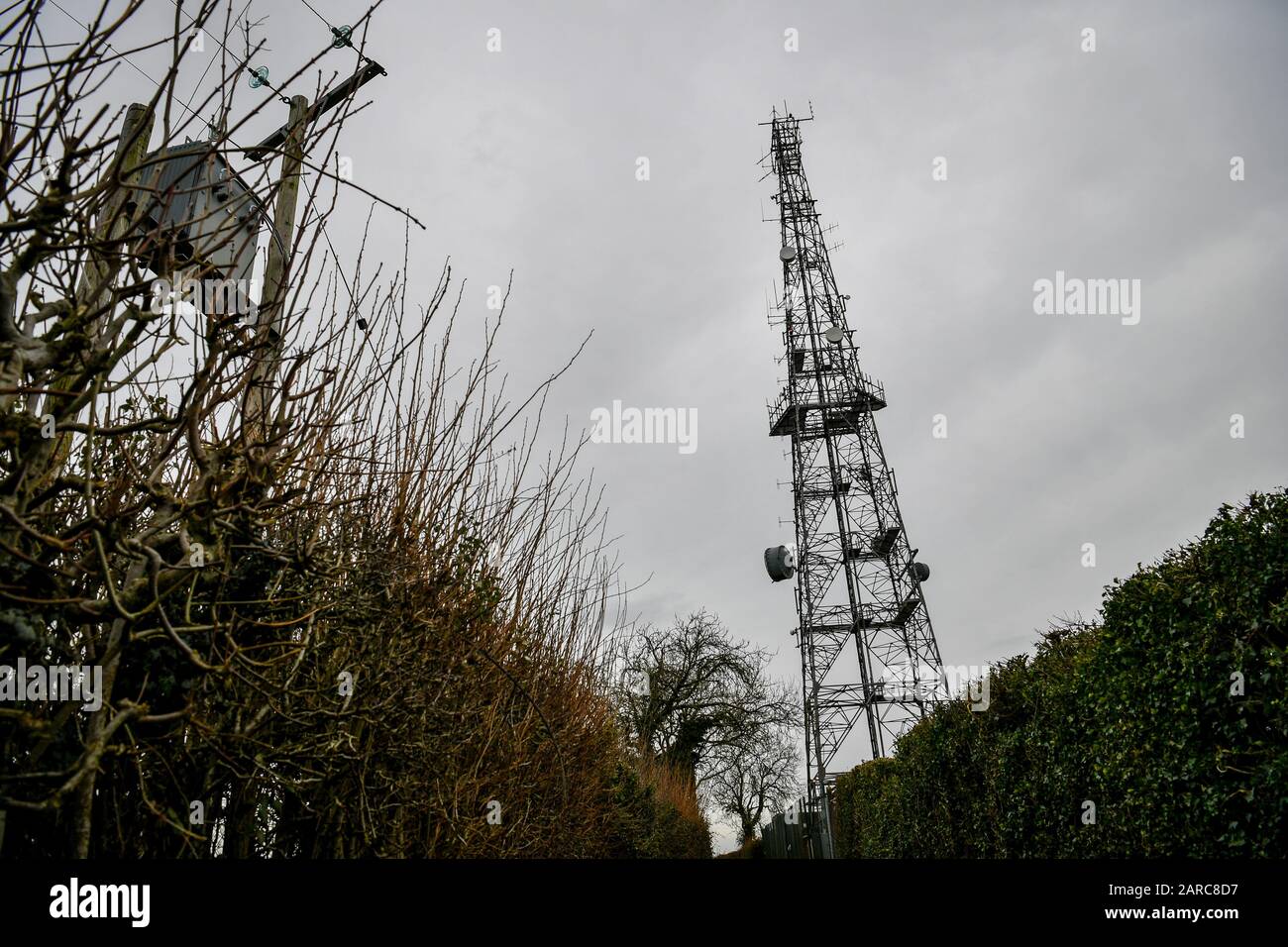 Un mât de télécommunication près de Dundry, Somerset. La souveraineté de la Grande-Bretagne est en danger si le pays permet au géant chinois de la technologie Huawei de contribuer à la construction de ses 5 G infrastructures, a averti le secrétaire d'État américain. Photo PA. Date De L'Image: Lundi 27 Janvier 2020. Mike Pompeo a décrit la décision du Conseil de sécurité nationale comme « omniprésente » dans un dernier appel lancé aux ministres qui devraient faire l'appel mardi. Voir PA histoire POLITIQUE Huawei. Crédit photo devrait lire: Ben Birchall/PA Wire Banque D'Images Un mât de télécommunication près de Dundry, Somerset. La souveraineté de la Grande-Bretagne est en danger si le pays permet au géant chinois de la technologie Huawei de contribuer à la construction de ses 5 G infrastructures, a averti le secrétaire d'État américain. Photo PA. Date De L'Image: Lundi 27 Janvier 2020. Mike Pompeo a décrit la décision du Conseil de sécurité nationale comme « omniprésente » dans un dernier appel lancé aux ministres qui devraient faire l'appel mardi. Voir PA histoire POLITIQUE Huawei. Crédit photo devrait lire: Ben Birchall/PA Wire Banque D'Images
