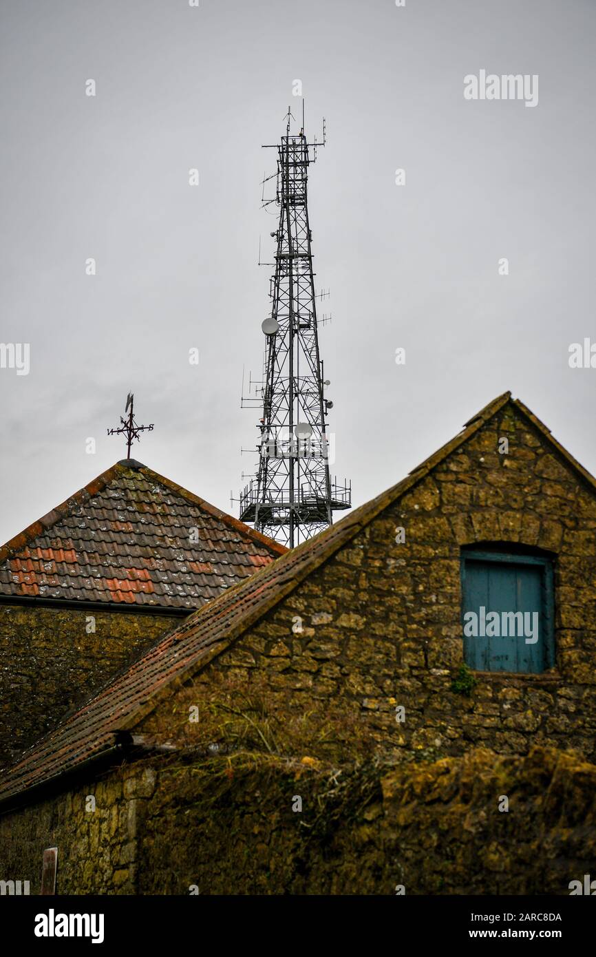 Un mât de télécommunication près de Dundry, Somerset. La souveraineté de la Grande-Bretagne est en danger si le pays permet au géant chinois de la technologie Huawei de contribuer à la construction de ses 5 G infrastructures, a averti le secrétaire d'État américain. Photo PA. Date De L'Image: Lundi 27 Janvier 2020. Mike Pompeo a décrit la décision du Conseil de sécurité nationale comme « omniprésente » dans un dernier appel lancé aux ministres qui devraient faire l'appel mardi. Voir PA histoire POLITIQUE Huawei. Crédit photo devrait lire: Ben Birchall/PA Wire Banque D'Images Un mât de télécommunication près de Dundry, Somerset. La souveraineté de la Grande-Bretagne est en danger si le pays permet au géant chinois de la technologie Huawei de contribuer à la construction de ses 5 G infrastructures, a averti le secrétaire d'État américain. Photo PA. Date De L'Image: Lundi 27 Janvier 2020. Mike Pompeo a décrit la décision du Conseil de sécurité nationale comme « omniprésente » dans un dernier appel lancé aux ministres qui devraient faire l'appel mardi. Voir PA histoire POLITIQUE Huawei. Crédit photo devrait lire: Ben Birchall/PA Wire Banque D'Images