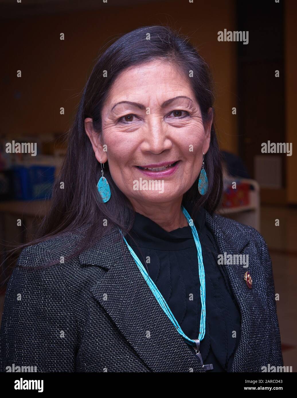 Deb Haaland, membre du Congrès, Nouveau-Mexique, à la bibliothèque principale d'Albuquerque. Banque D'Images