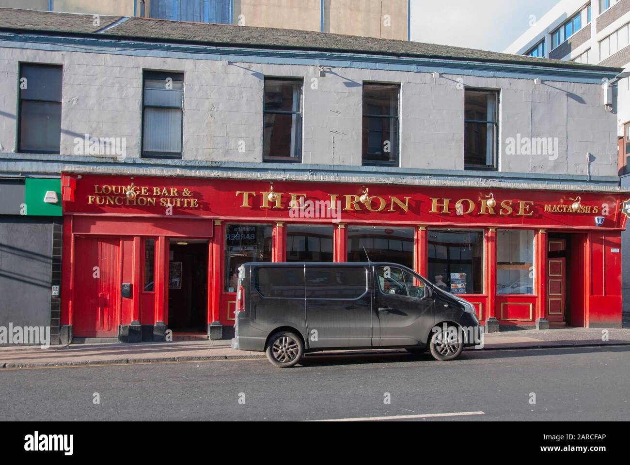 Emblématique Glasgow public House The Iron Horse West Nile Street Glasgow Ecosse Grande-Bretagne Grande-Bretagne Royaume-Uni vue extérieure rouge peint affaires commerciales Banque D'Images