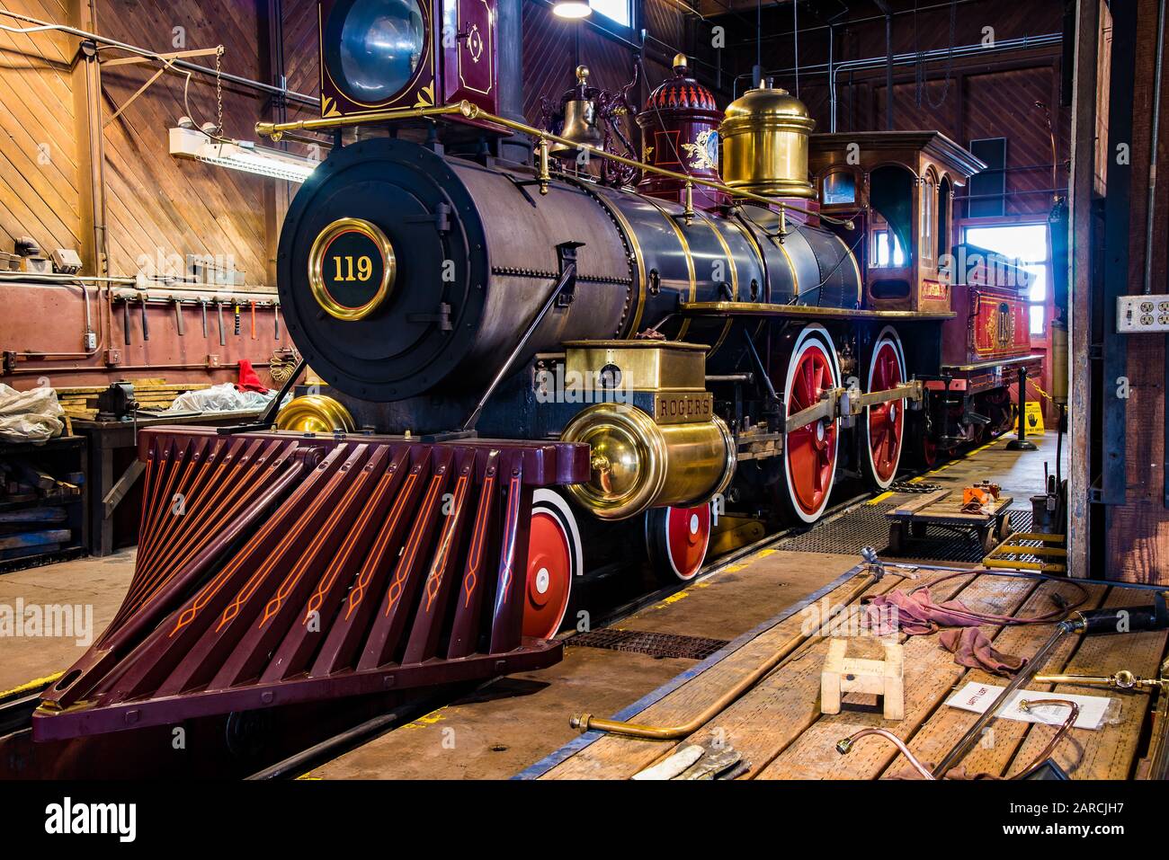 Locomotives à vapeur au charbon et au bois. Répliques de moteurs à vapeur d'origine le long de Transcontinental RR.. Situé à Promontory point, Utah, États-Unis. Banque D'Images