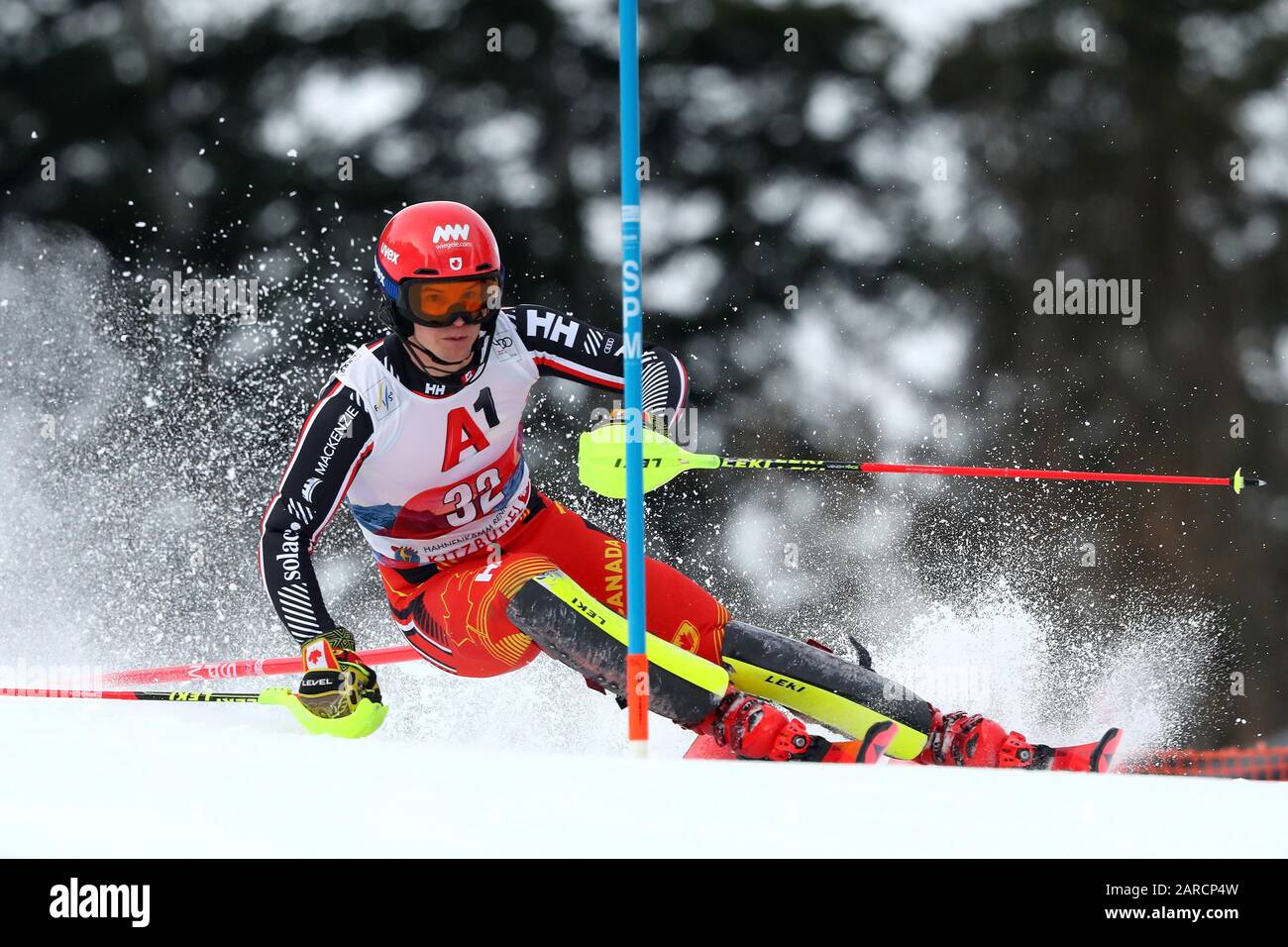 Erik Read of Canada fait la course, lors de la course de slalom à la coupe du monde de ski alpin de l'Audi FIS, le 26 janvier 2020 à Kitzbuehel, en Autriche. Banque D'Images
