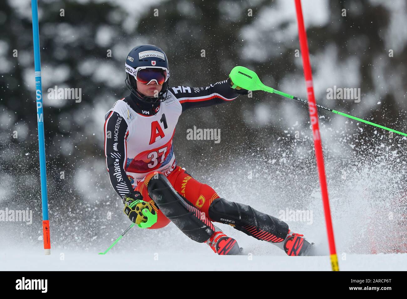Trevor Philp du Canada fait la course, lors de la course de slalom à la coupe du monde de ski alpin Audi FIS, le 26 janvier 2020 à Kitzbuehel, en Autriche. Banque D'Images