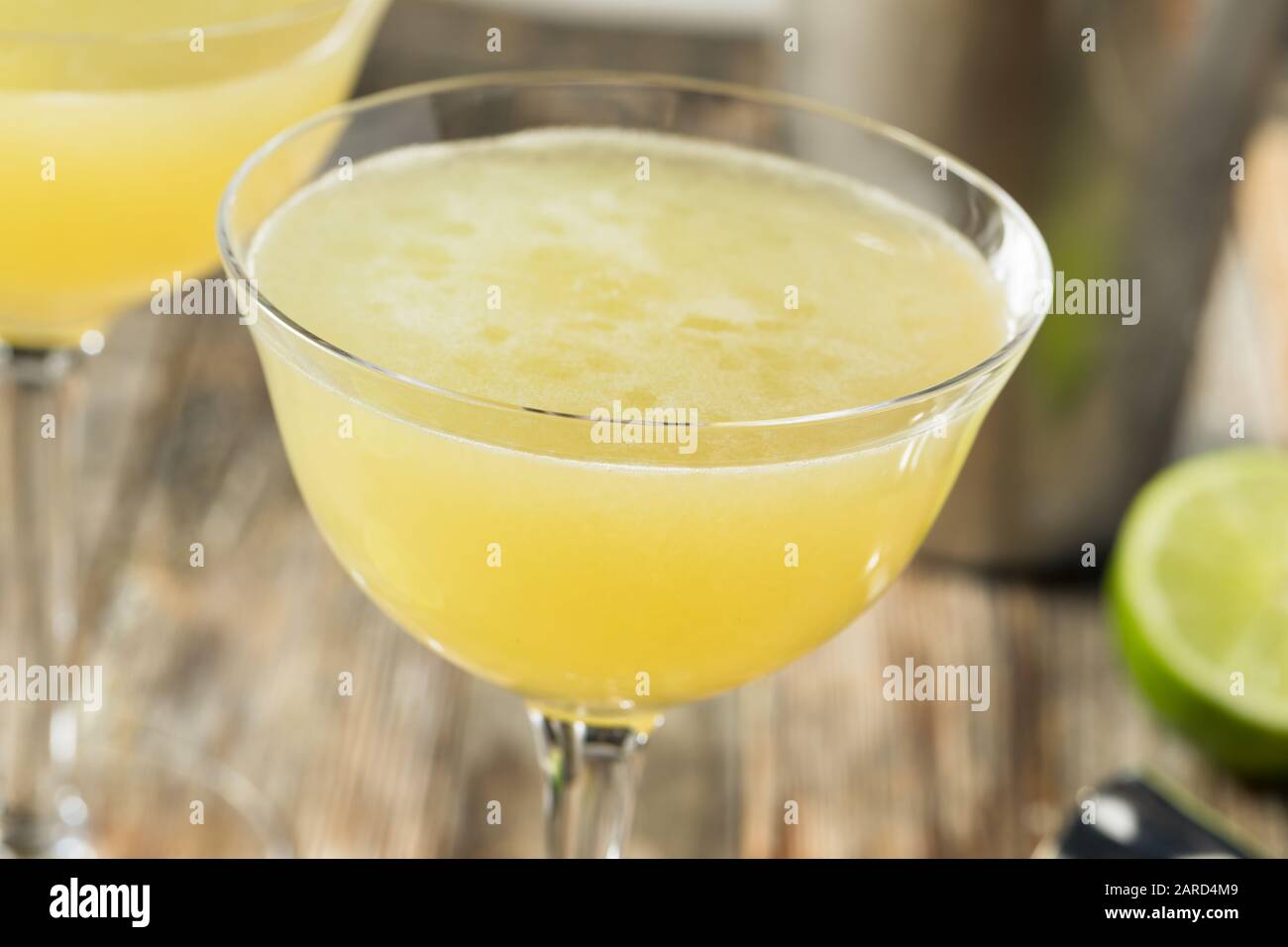 Cocktail De Mots De La Chartreuse Verte Avec Vin Banque D'Images