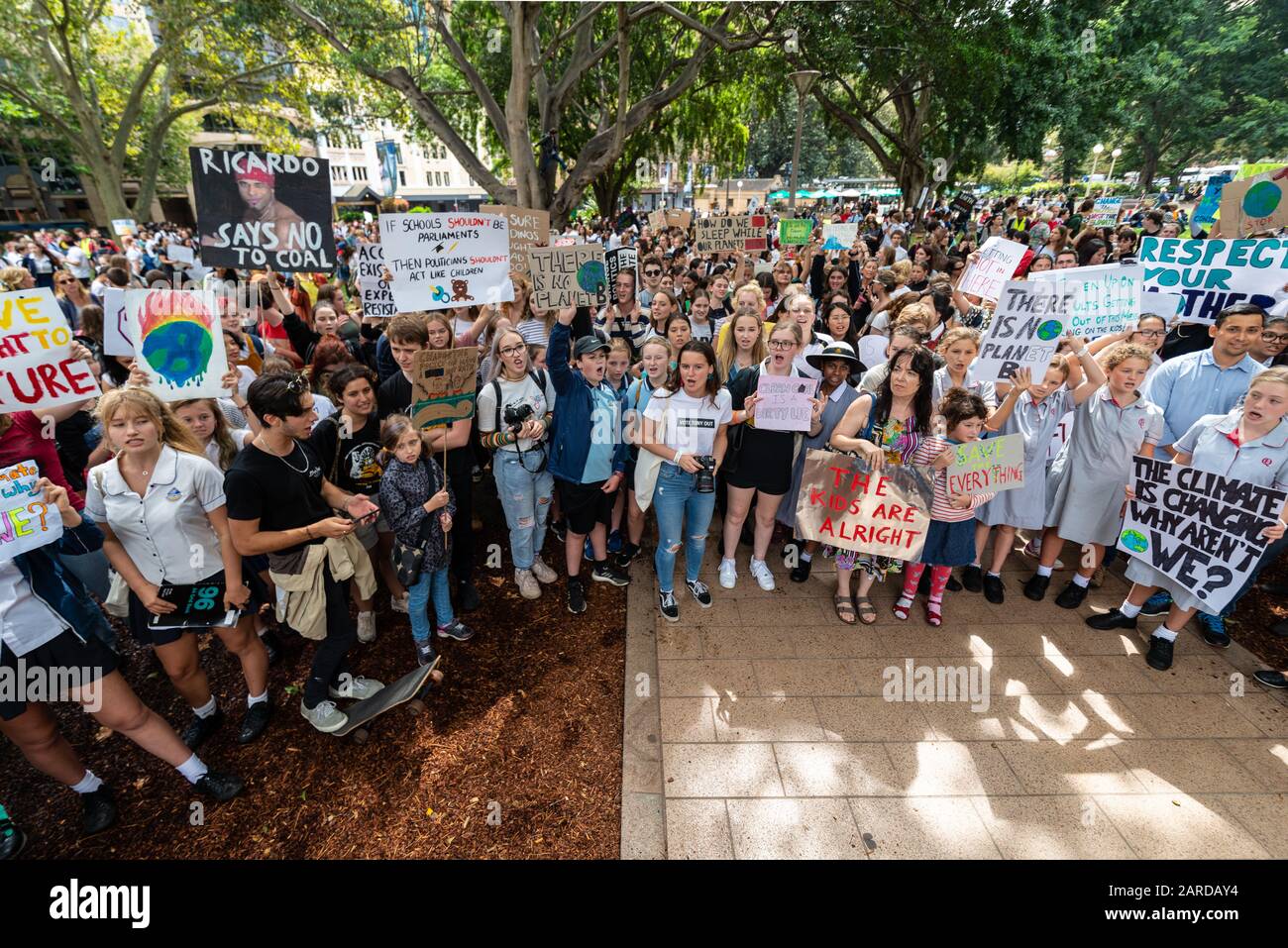 Sydney, Australie - 15 mars 2019 - 20 000 étudiants australiens se réunissent en rallye sur le changement climatique, School Strike 4 Climate, et exigent une action urgente. Banque D'Images