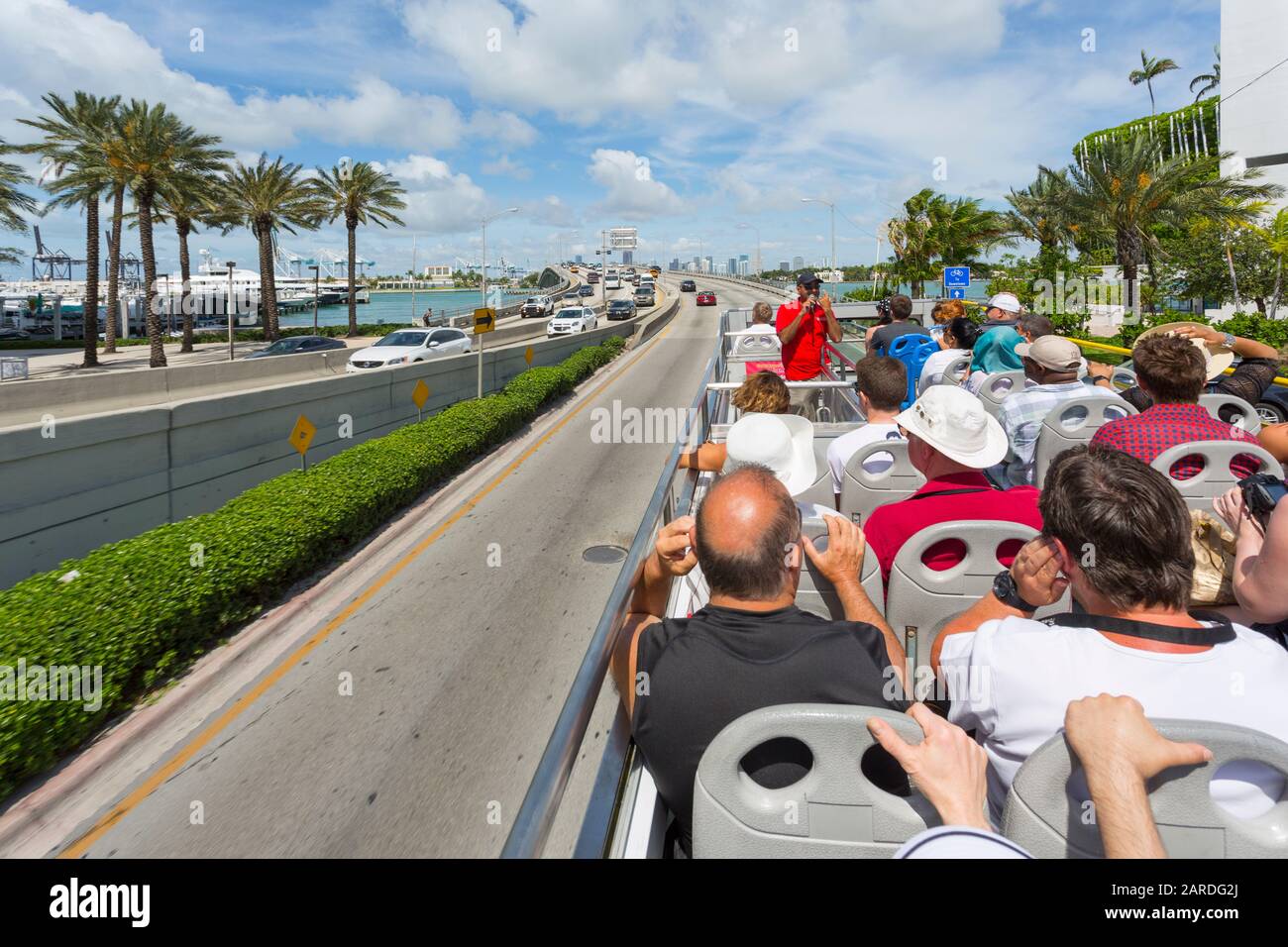 Vue sur MacArthurs Causeway depuis le bus à toit ouvert, South Beach, Miami, Floride, États-Unis d'Amérique, Amérique du Nord Banque D'Images Vue sur MacArthurs Causeway depuis le bus à toit ouvert, South Beach, Miami, Floride, États-Unis d'Amérique, Amérique du Nord Banque D'Images