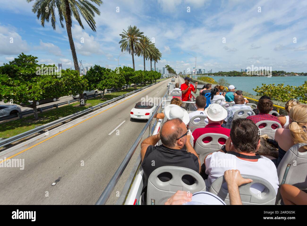 Vue sur MacArthurs Causeway depuis le bus à toit ouvert, South Beach, Miami, Floride, États-Unis d'Amérique, Amérique du Nord Banque D'Images Vue sur MacArthurs Causeway depuis le bus à toit ouvert, South Beach, Miami, Floride, États-Unis d'Amérique, Amérique du Nord Banque D'Images