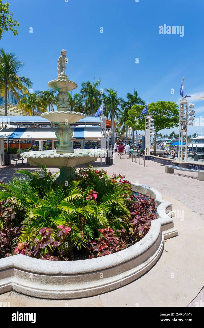 Harbour in the Bayside Marketplace in Downtown, Miami, Floride, États-Unis d'Amérique, Amérique du Nord Banque D'Images