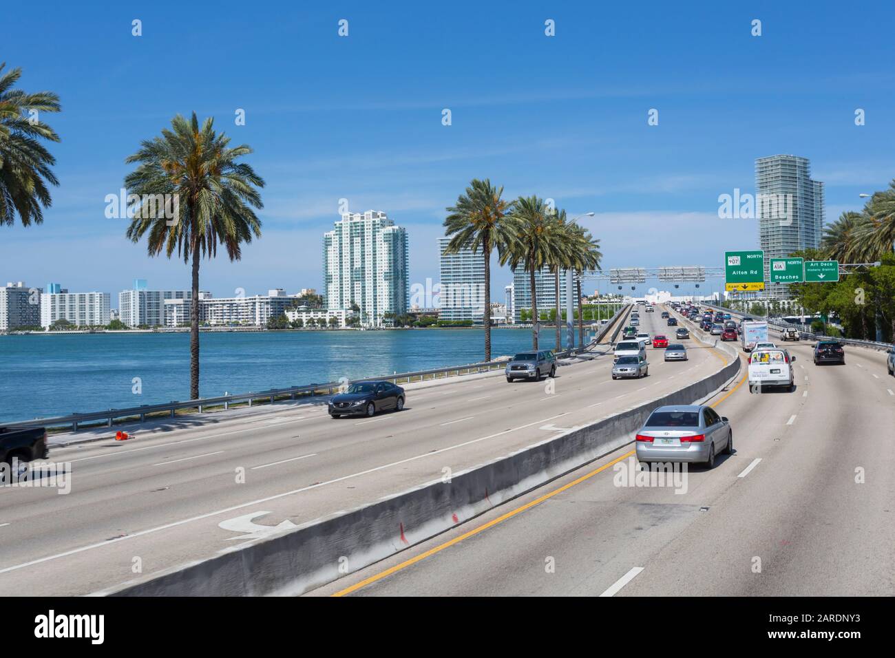 Vue sur South Beach depuis MacArthur Bridge, Miami, Floride, États-Unis d'Amérique, Amérique du Nord Banque D'Images Vue sur South Beach depuis MacArthur Bridge, Miami, Floride, États-Unis d'Amérique, Amérique du Nord Banque D'Images