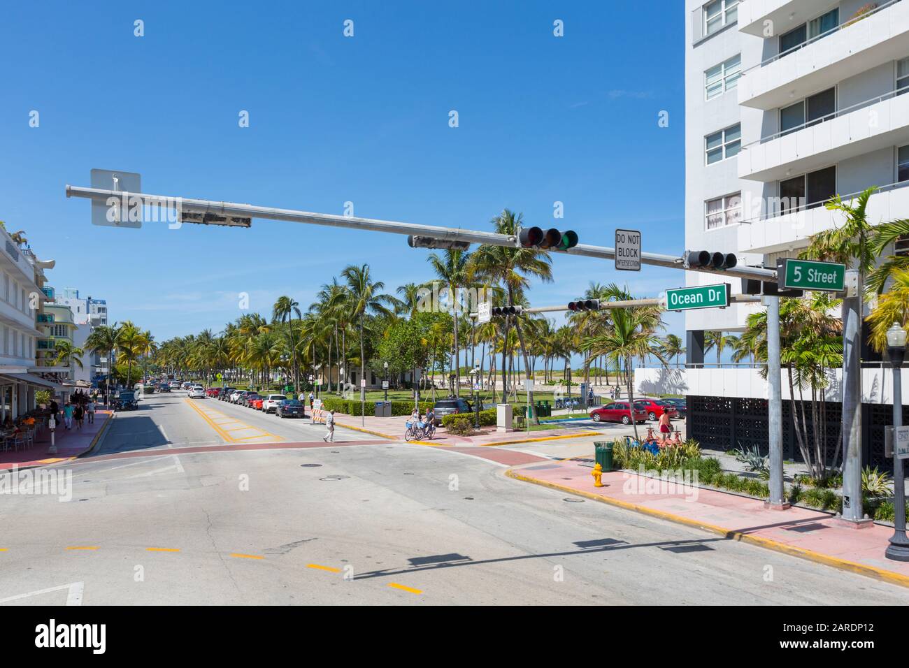 Vue Imprenable Sur Ocean Drive À South Beach, Miami, Floride, États-Unis D'Amérique, Amérique Du Nord Banque D'Images Vue Imprenable Sur Ocean Drive À South Beach, Miami, Floride, États-Unis D'Amérique, Amérique Du Nord Banque D'Images