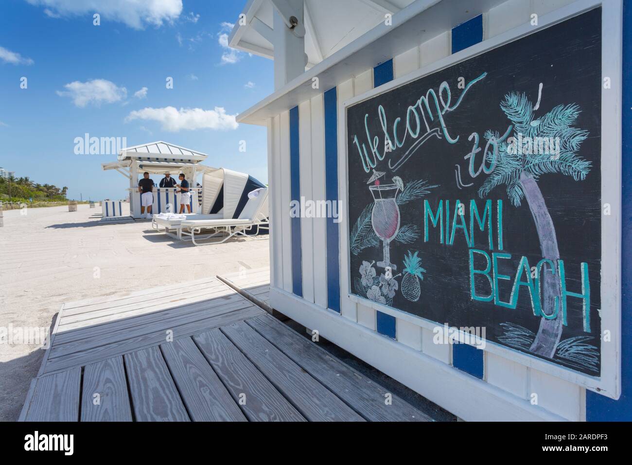 Beach Bar Et Tour De Surveillance De Lifeguard Sur South Beach, Miami Beach, Miami, Floride, États-Unis D'Amérique, Amérique Du Nord Banque D'Images Beach Bar Et Tour De Surveillance De Lifeguard Sur South Beach, Miami Beach, Miami, Floride, États-Unis D'Amérique, Amérique Du Nord Banque D'Images
