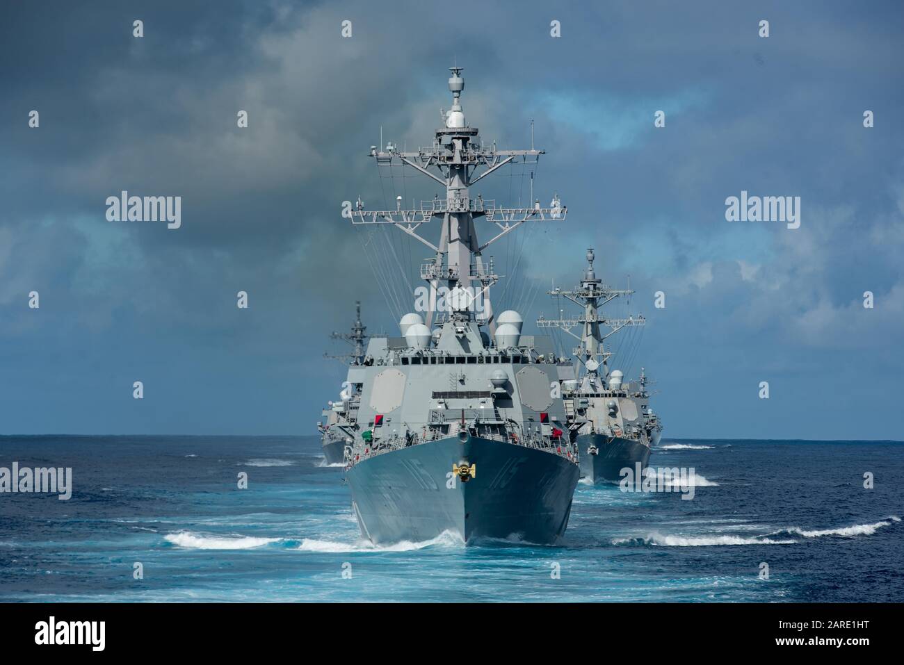 OCÉAN Pacifique (janv 22, 2020) les navires de l'escadron Destroyer (DESRON) 23 transitent l'océan Pacifique le 22 janvier 2020. DESRON 23, qui fait partie du Theodore Roosevelt Carrier Strike Group, est en déploiement prévu dans l'Indo-Pacific. (ÉTATS-UNIS Photo marine par Spécialiste Communication de masse 3ème classe Nicholas V. Huynh) Banque D'Images