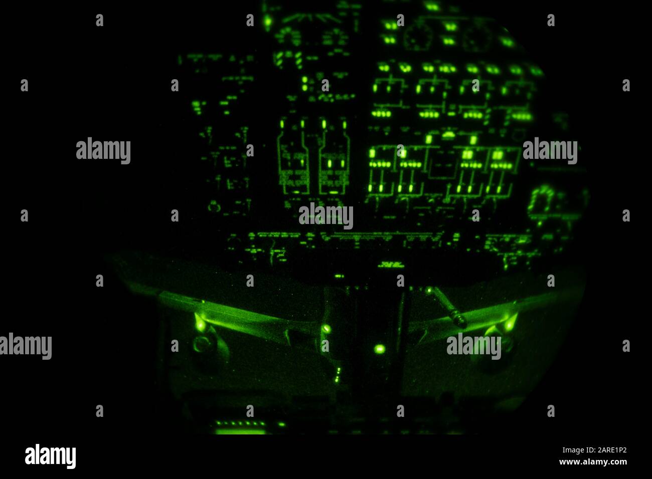Un équipage d'équipage C-17 Globemaster III affecté au 3ème Escadron de transport aérien à la base aérienne de Douvres (AFB), en Del., effectue un ravitaillement en vol pendant l'exercice Agile Lion le 15 janvier 2020. L'exercice Agile Lion a testé les capacités d'Airmen de Douvres AFB et Seymour Johnson AFB à mettre en place un système de commande et de contrôle mobile dans un environnement austère simulé. (ÉTATS-UNIS Photo de la Force aérienne par Tech. Sgt. Esteban Esquivel) Banque D'Images