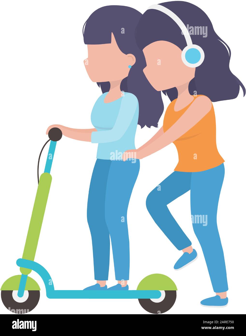 deux jeunes femmes qui font du scooter électrique avec illustration vectorielle casque Illustration de Vecteur