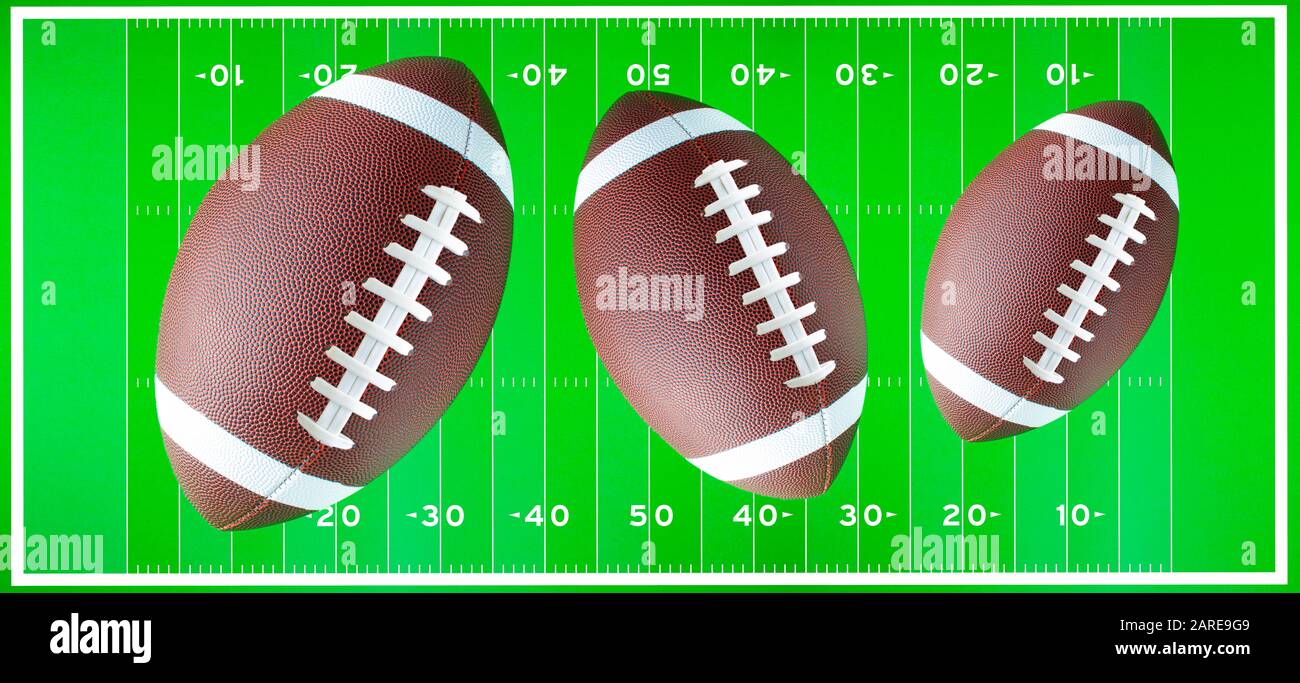 Ballons de football sur un fond de terrain américain de football Banque D'Images