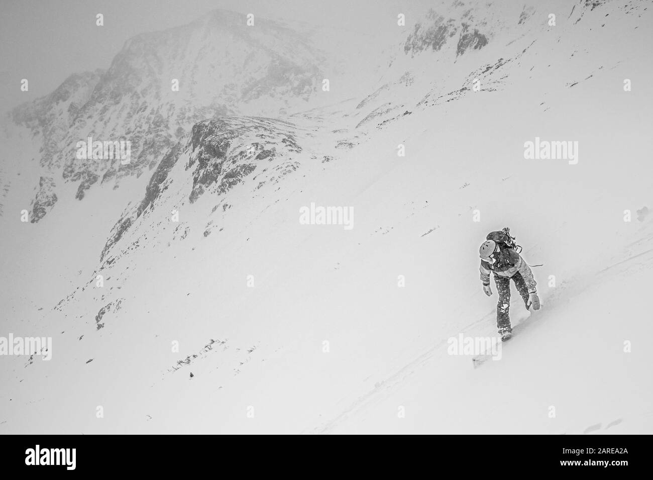Copper MOUNTAIN, ÉTATS-UNIS - Jan 03, 2020: Une personne qui skier dans les montagnes de cuivre aux États-Unis Banque D'Images