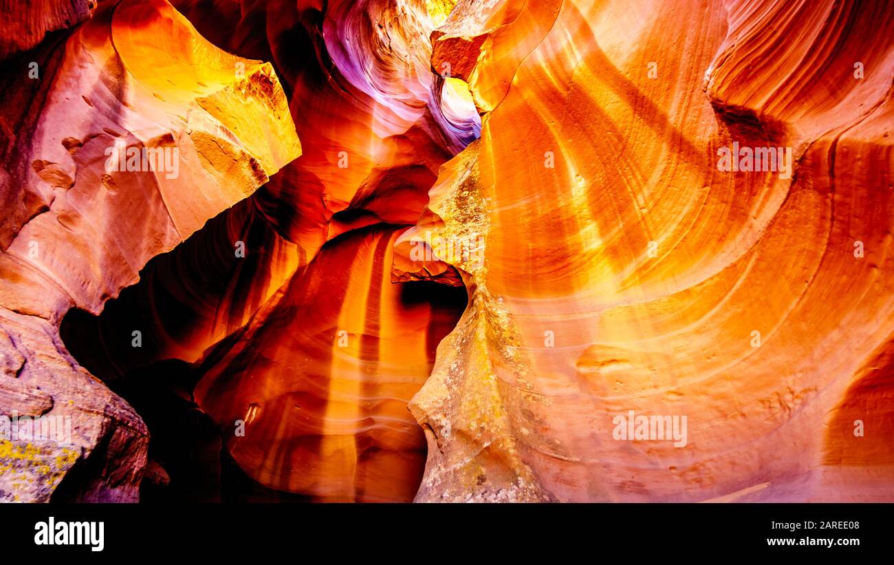 L'entrée dans le Canyon d'Antelope supérieur, un célèbre Canyon de fente dans les terres de Navajo près de Page Arizona, États-Unis Banque D'Images