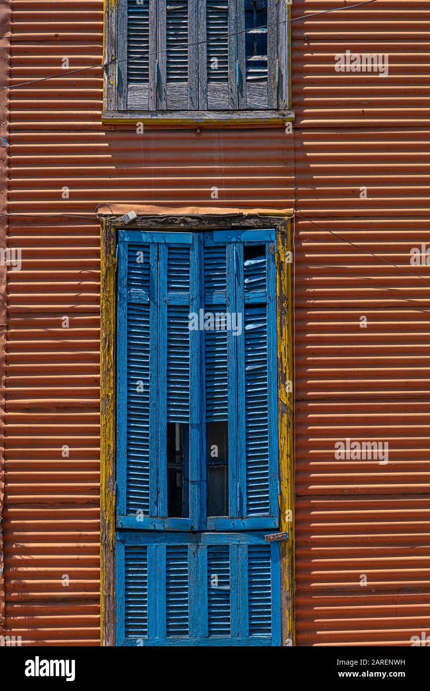 Des scènes colorées de rue de Caminto à la Boca, le plus ancien quartier de classe ouvrière de Buenos Aires, en Argentine. Banque D'Images