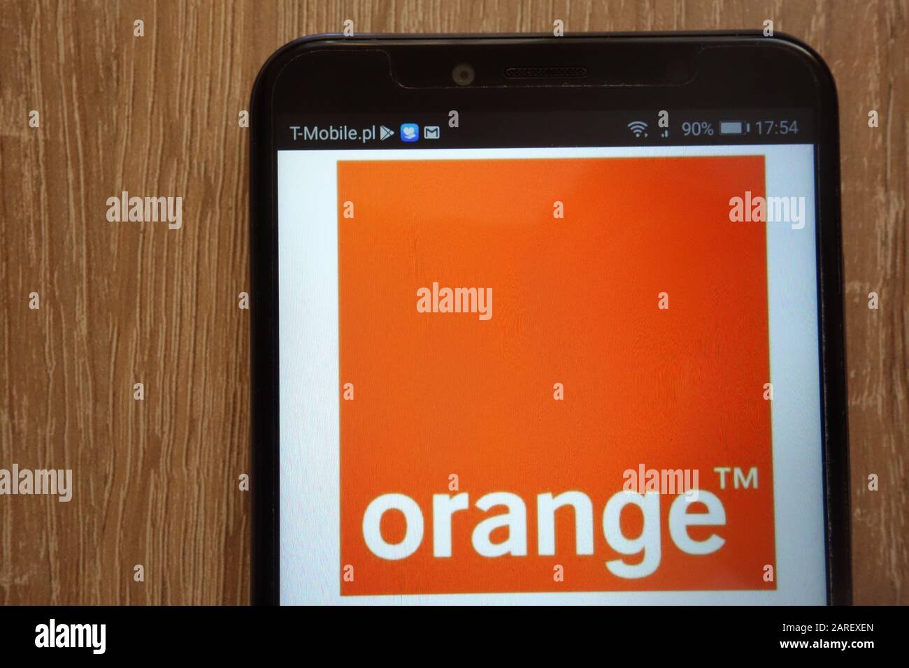 Logo orange affiché sur un smartphone moderne Banque D'Images