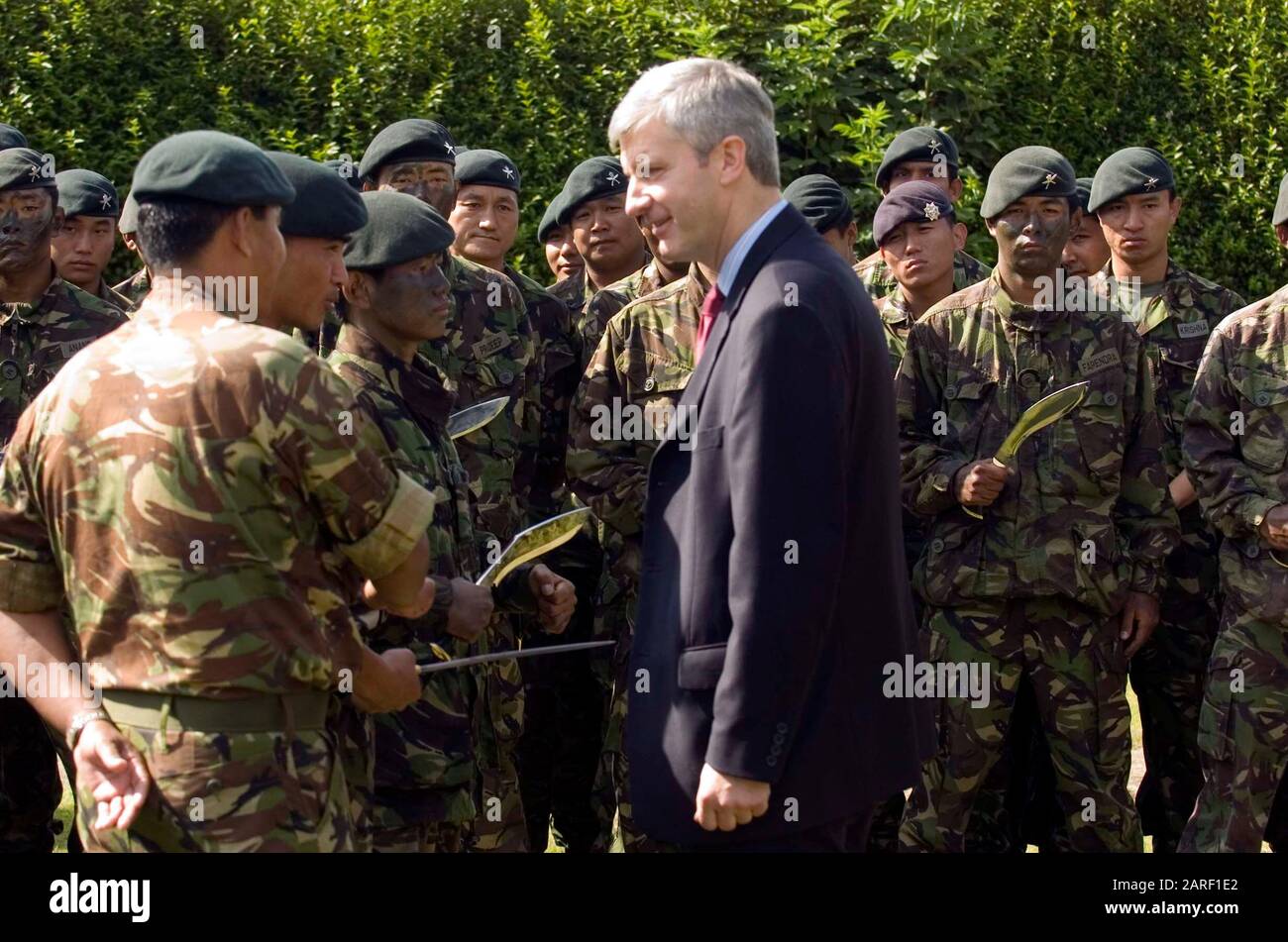 Les membres du premier bataillon des fusils Royal Gurkha qui doivent être envoyés en Afghanistan en automne, à leur caserne de Folkestone, le jour où le sous-secrétaire d'État à la défense Derek Twigg a annoncé une augmentation de leurs prestations de retraite en 2007 Banque D'Images