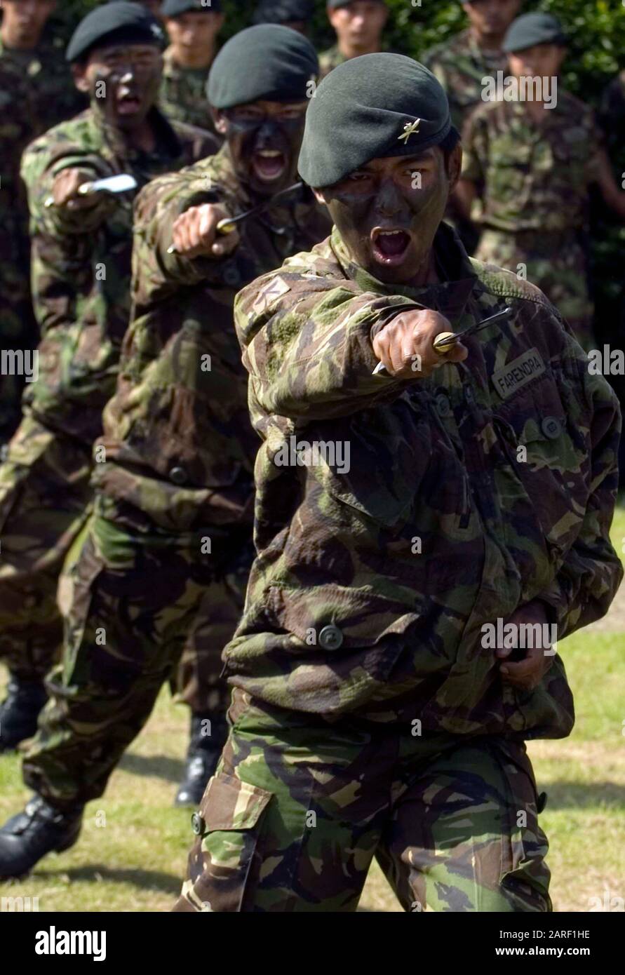 Les membres du premier bataillon des fusils Royal Gurkha qui doivent être envoyés en Afghanistan en automne, à leur caserne de Folkestone, le jour où le sous-secrétaire d'État à la défense Derek Twigg a annoncé une augmentation de leurs prestations de retraite en 2007 Banque D'Images