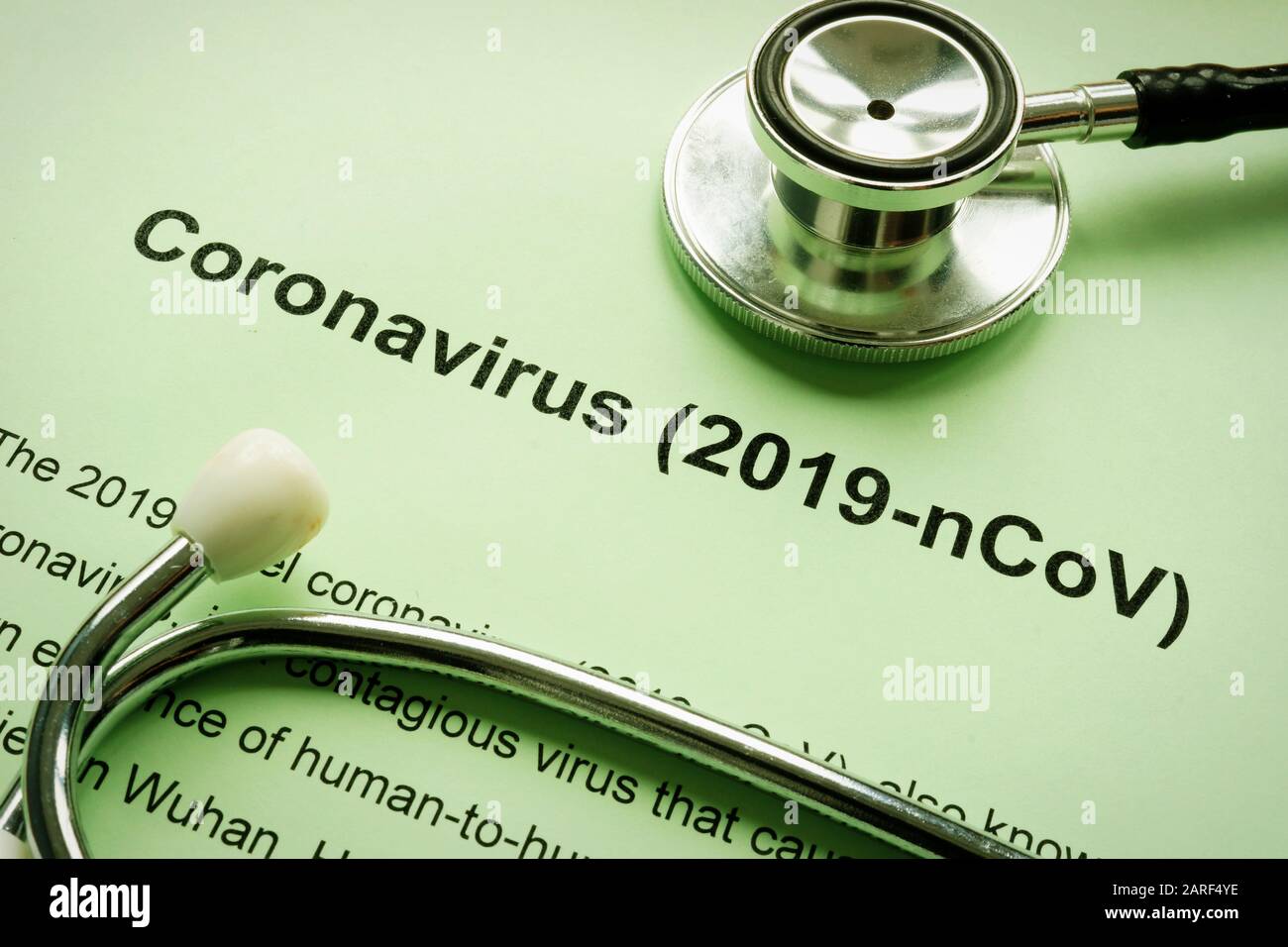 Coronavirus 2019-nCoV ou Wuhan pneumonie virus et stéthoscope. Banque D'Images