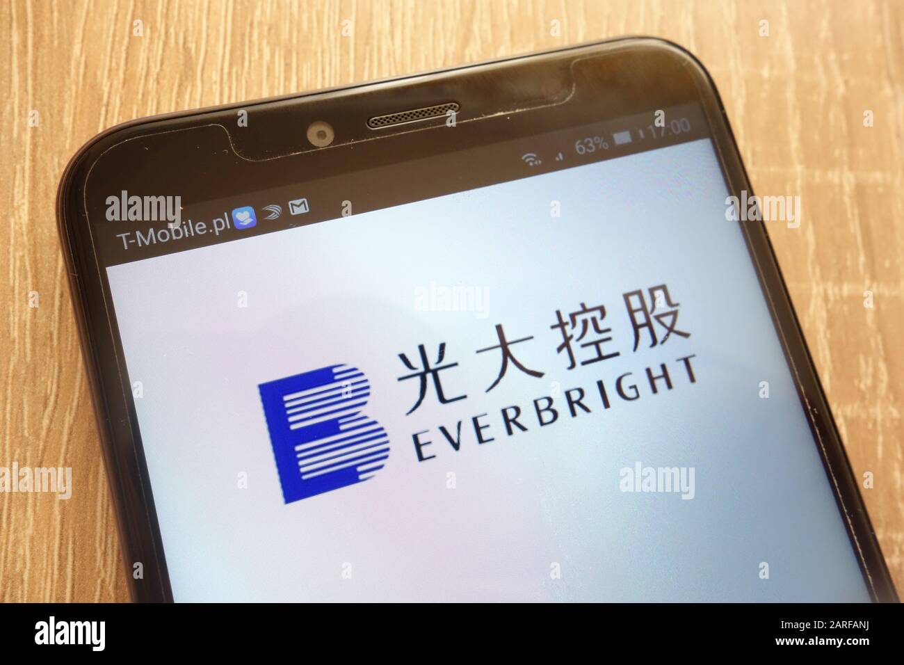 Logo China Everbright Group affiché sur un smartphone moderne Banque D'Images