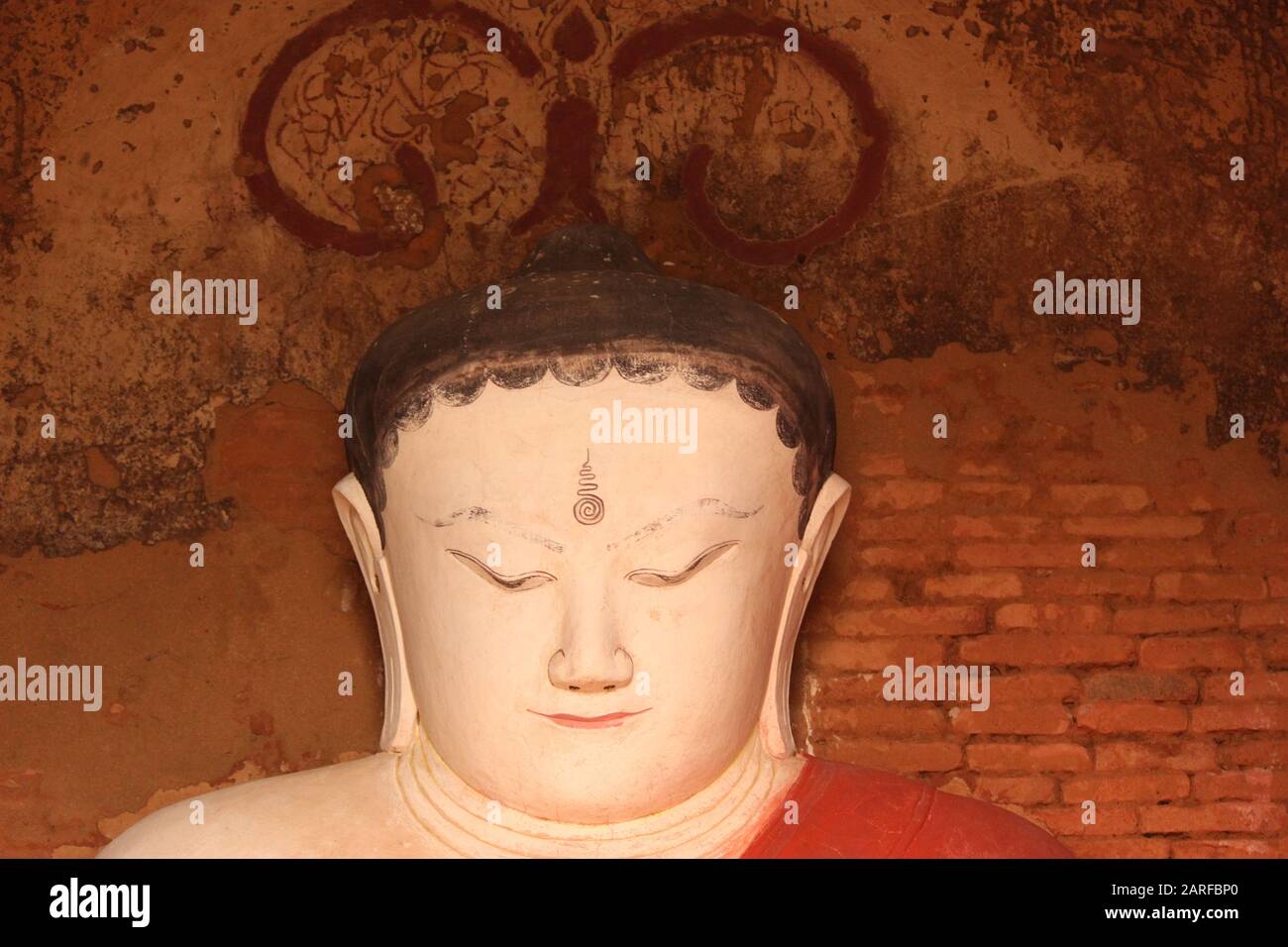 Statue de Bouddha à l'intérieur du temple de Bagan, au Myanmar Banque D'Images