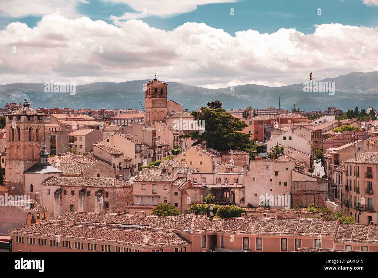 Vue sur le paysage à l'extérieur de Segovia, terres sèches de castillan par le claor de l'été Banque D'Images