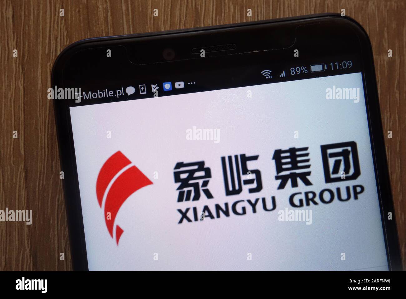 Le logo Xiamen Xiangyu Group s'affiche sur un smartphone moderne Banque D'Images