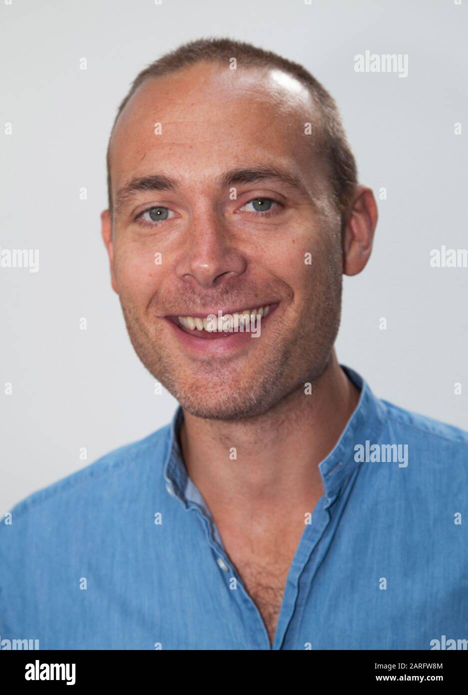 Jesper RÖNNDAHL artiste bandes dessinées et hôte du programme satirique Svenska Nyheter sur SVT 1, en 2018, il a diffusé un segment rendant amusant la vie de Chines et de commencer un discus politique entre la Suède et la Chine Banque D'Images