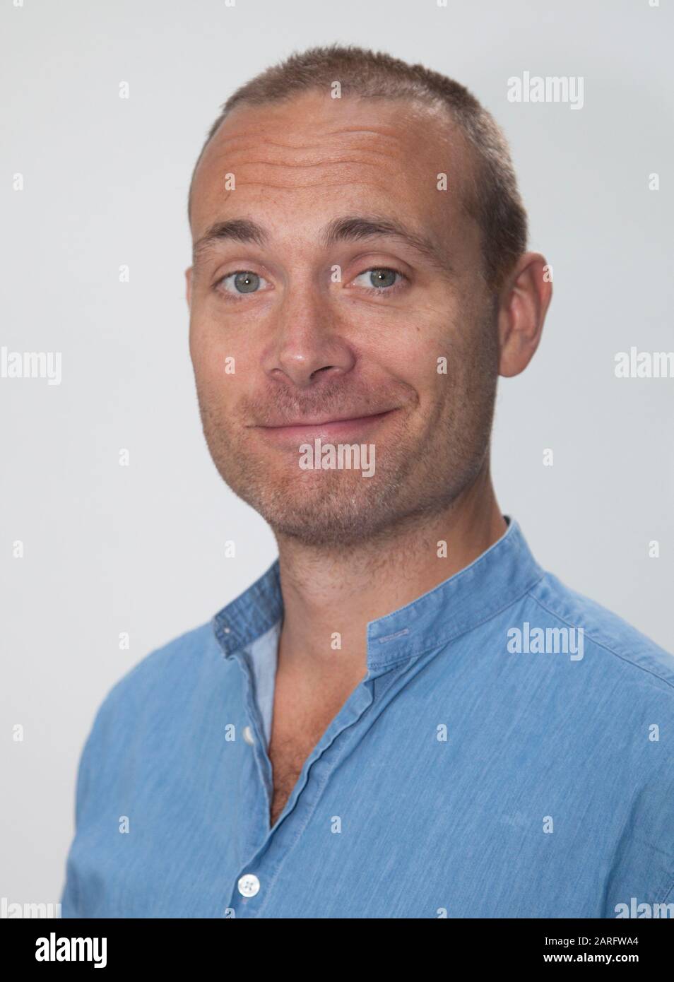 Jesper RÖNNDAHL artiste bandes dessinées et hôte du programme satirique Svenska Nyheter sur SVT 1, en 2018, il a diffusé un segment rendant amusant la vie de Chines et de commencer un discus politique entre la Suède et la Chine Banque D'Images