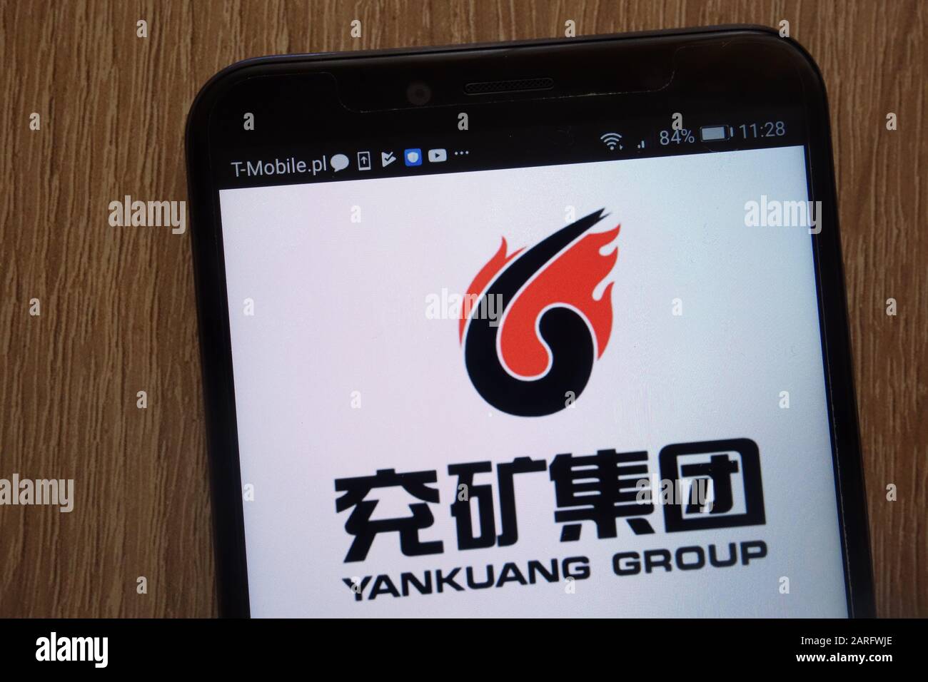Logo Yankuang Group affiché sur un smartphone moderne Banque D'Images