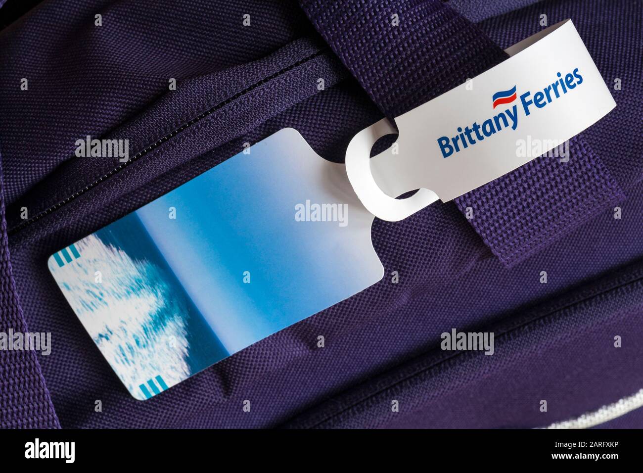 Etiquette de bagages Brittany Ferries sur le sac fourre-tout bagages Banque D'Images