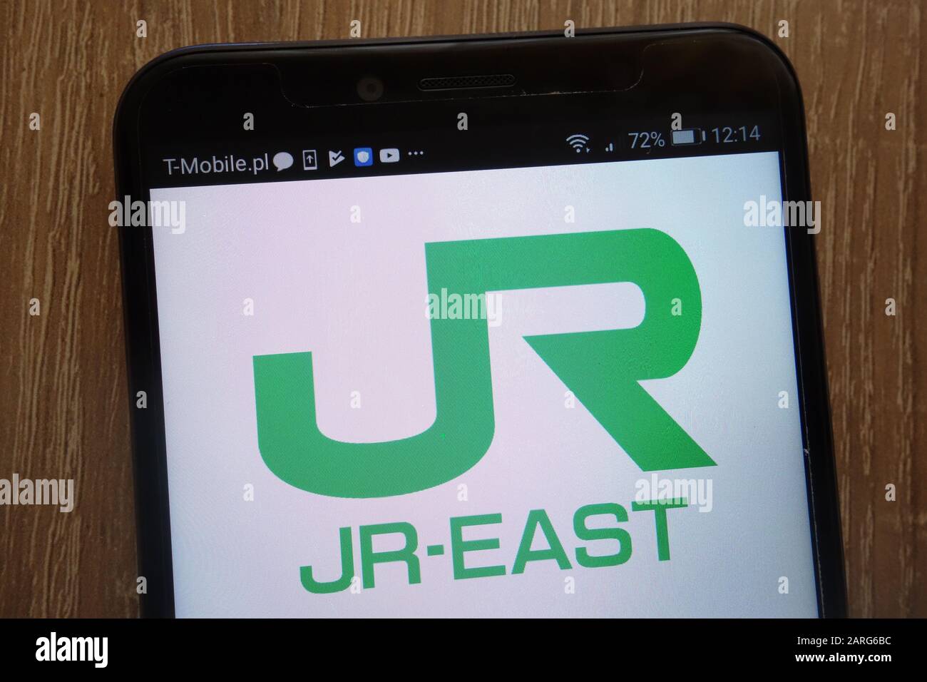 Le logo de la compagnie ferroviaire est-japonaise s'affiche sur un smartphone moderne Banque D'Images