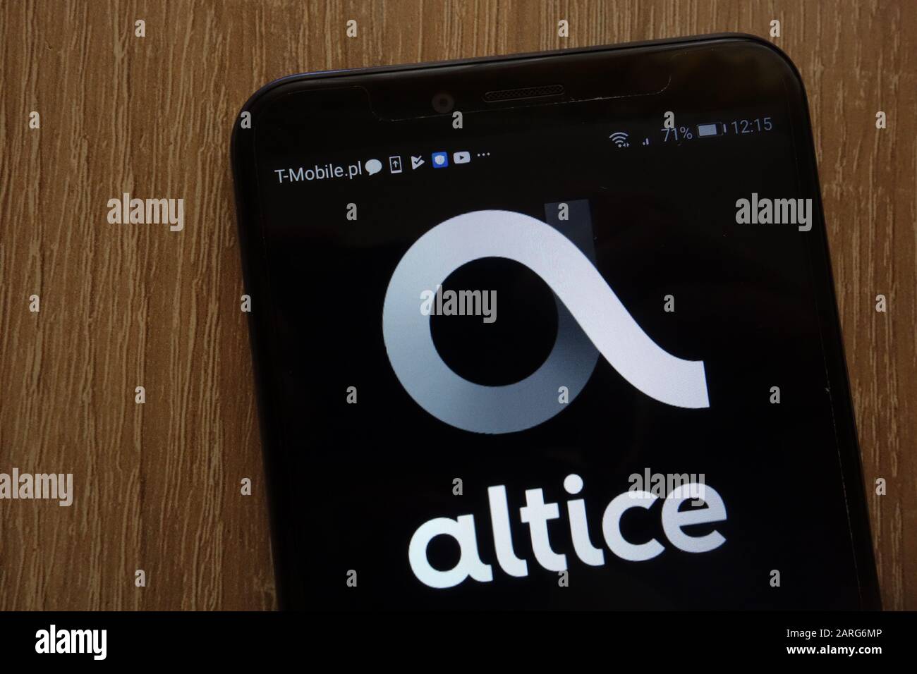 Logo ALTICE affiché sur un smartphone moderne Banque D'Images