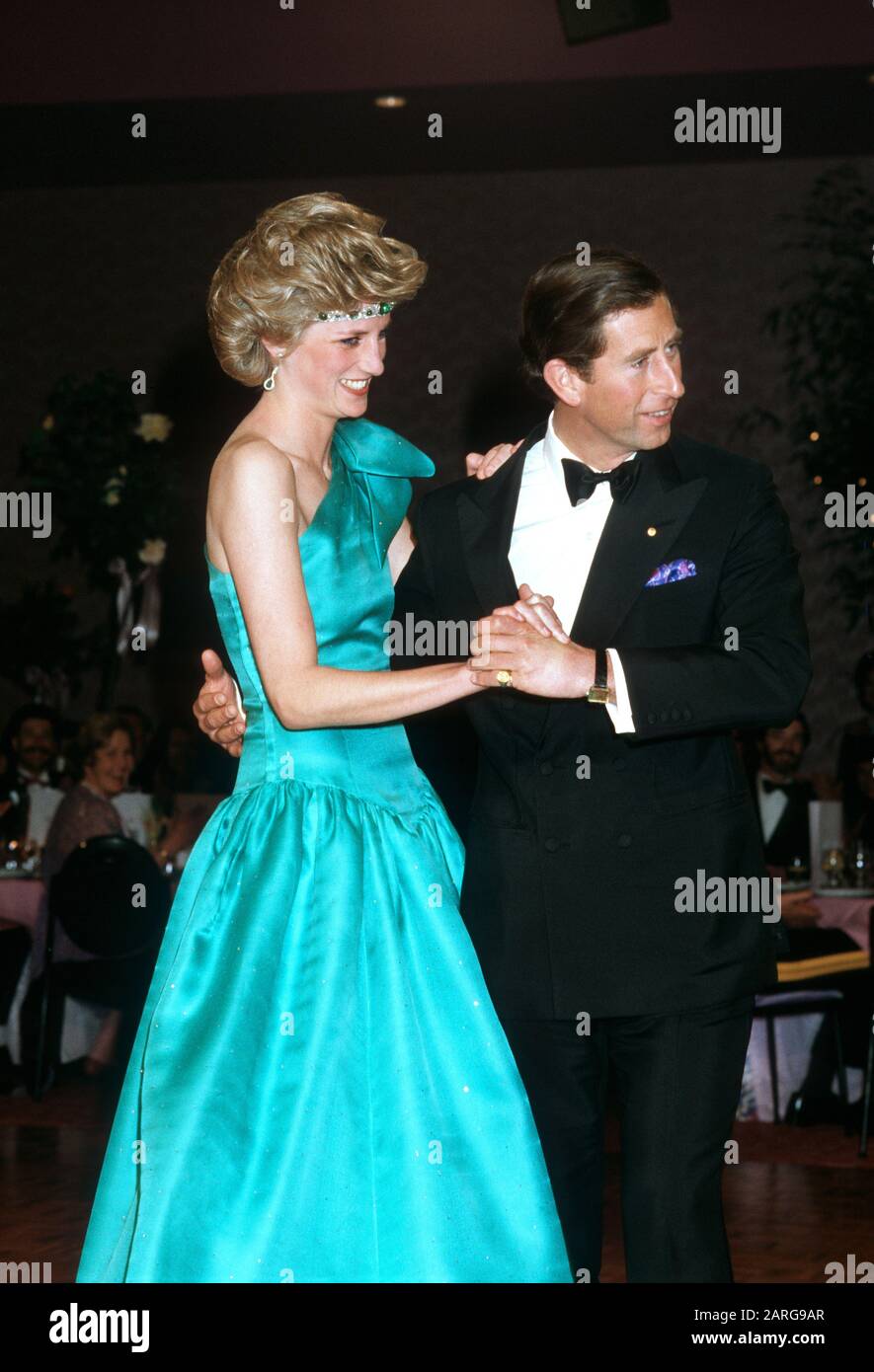 TRH Prince Charles et Princesse Diana dansant au Southern Cross Hotel, Melbourne, Australie octobre 1985 Banque D'Images