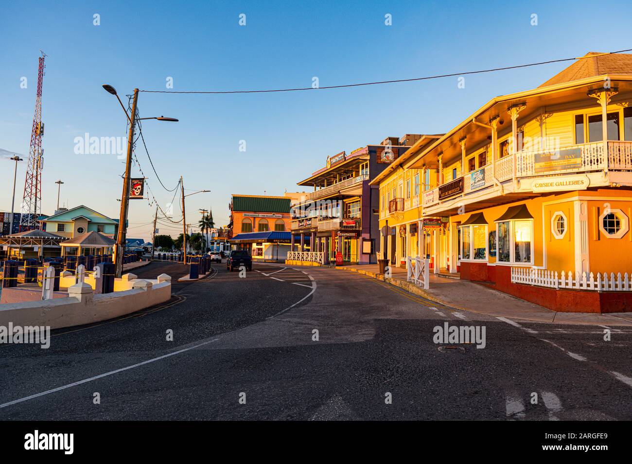 Centre historique de Gerogetown au coucher du soleil, Grand Cayman, îles Caïmanes, Caraïbes, Amérique centrale Banque D'Images