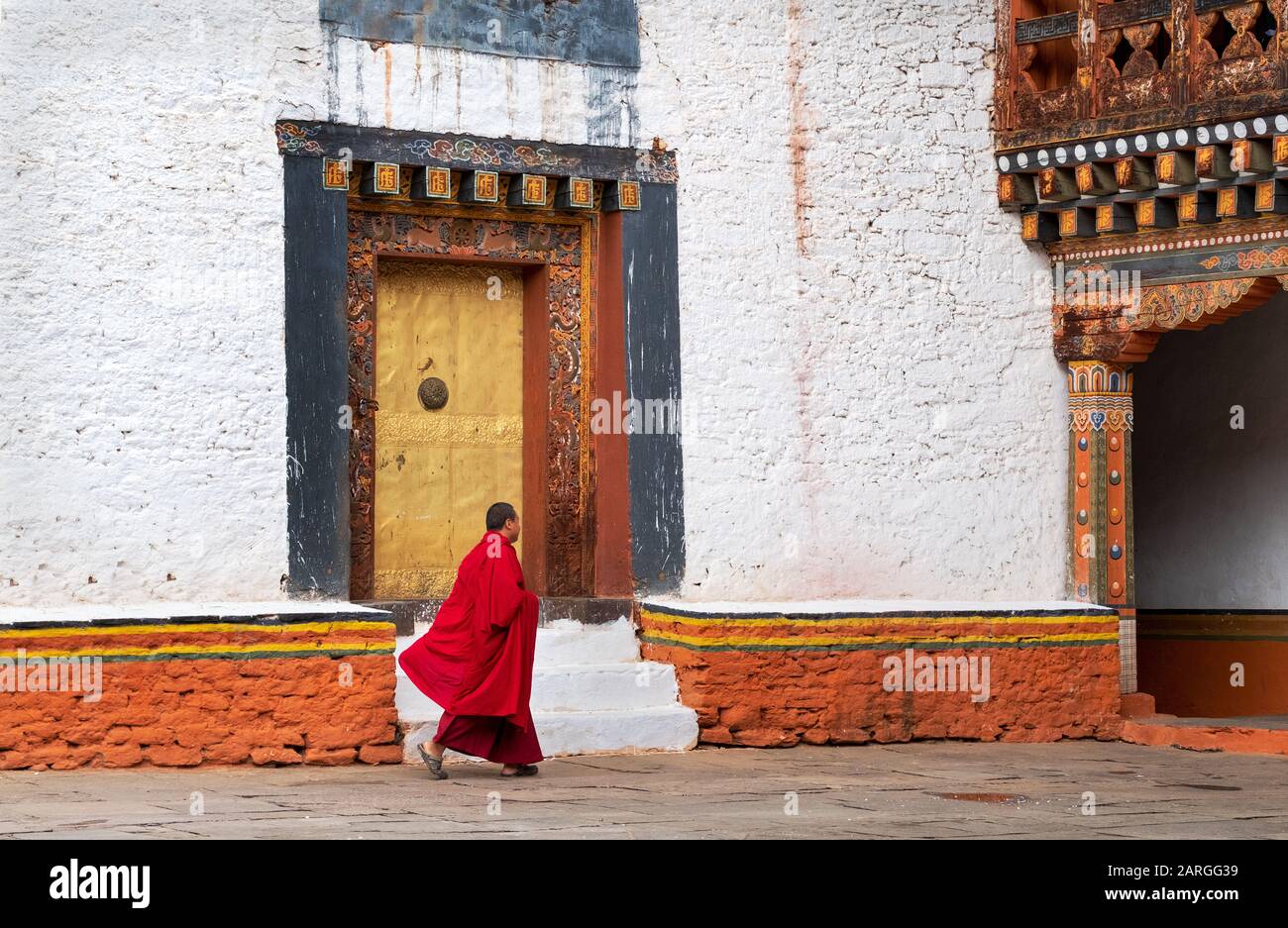 Les femmes tournant la roue de prière au temple de Guishan Gongyuan, Shangri-la (Zhongdian), Yunnan, Chine, Asie Banque D'Images