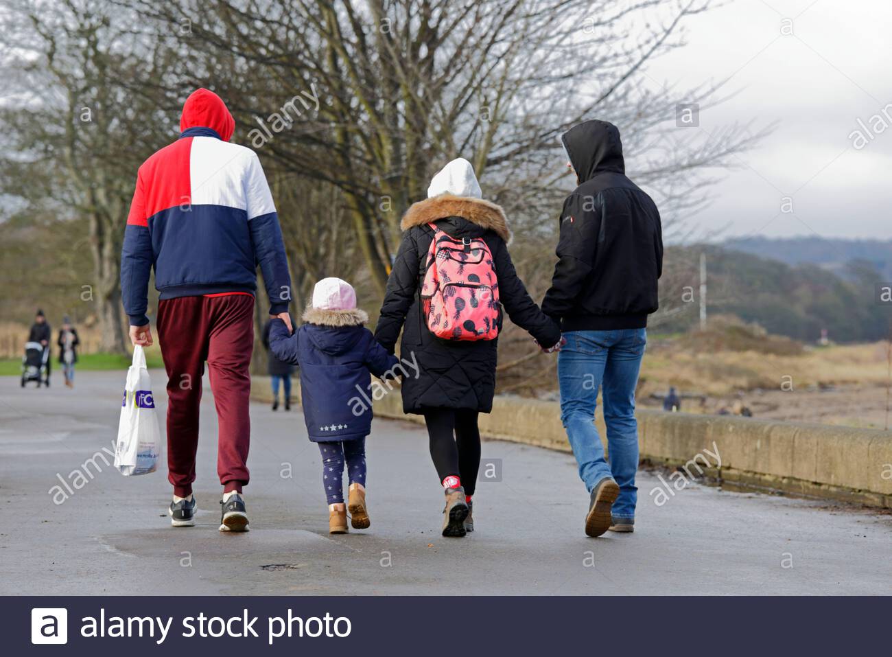 Édimbourg, Écosse, Royaume-Uni. 28 janvier 2020. Profitez de l'extérieur sur une promenade fraîche et surmoulée de Cramond. Crédit: Craig Brown/Alay Live News Banque D'Images