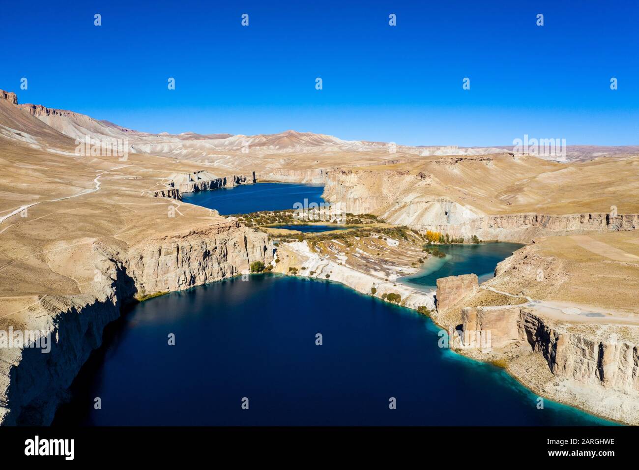 Paysage de montagne enneigé au coucher du soleil dans le parc national de Band-E-Amir, Afghanistan, Asie Banque D'Images