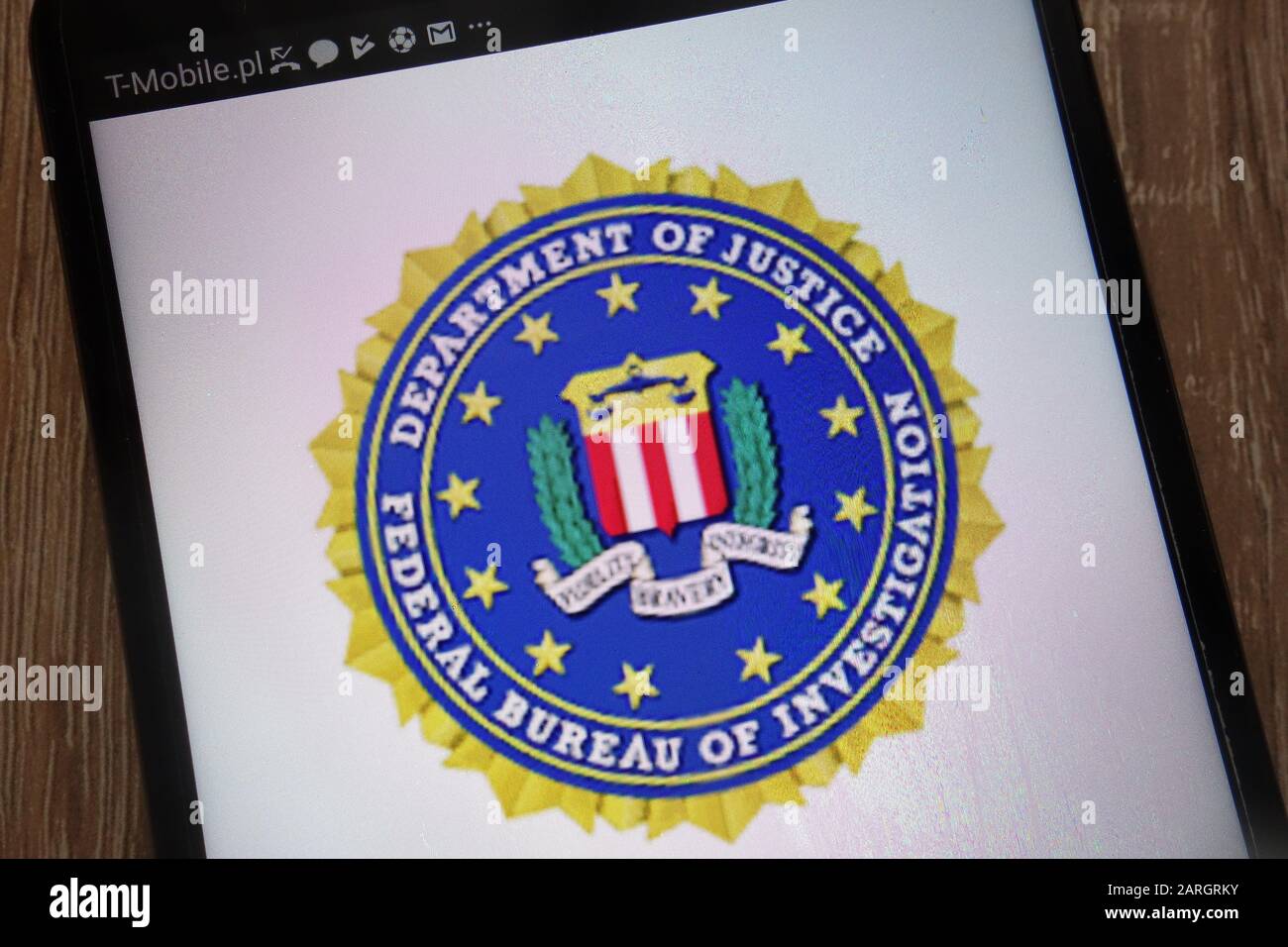 Logo FBI affiché sur un smartphone moderne Banque D'Images