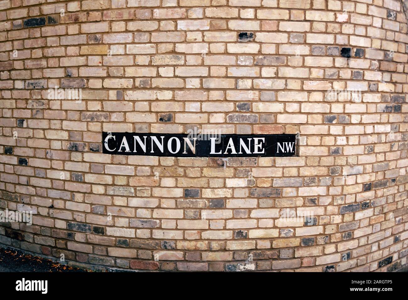 Signe de nom, Hampstead, Londres. Un nom de rue signe est un type de panneau de circulation utilisées pour identifier les routes nommées Banque D'Images