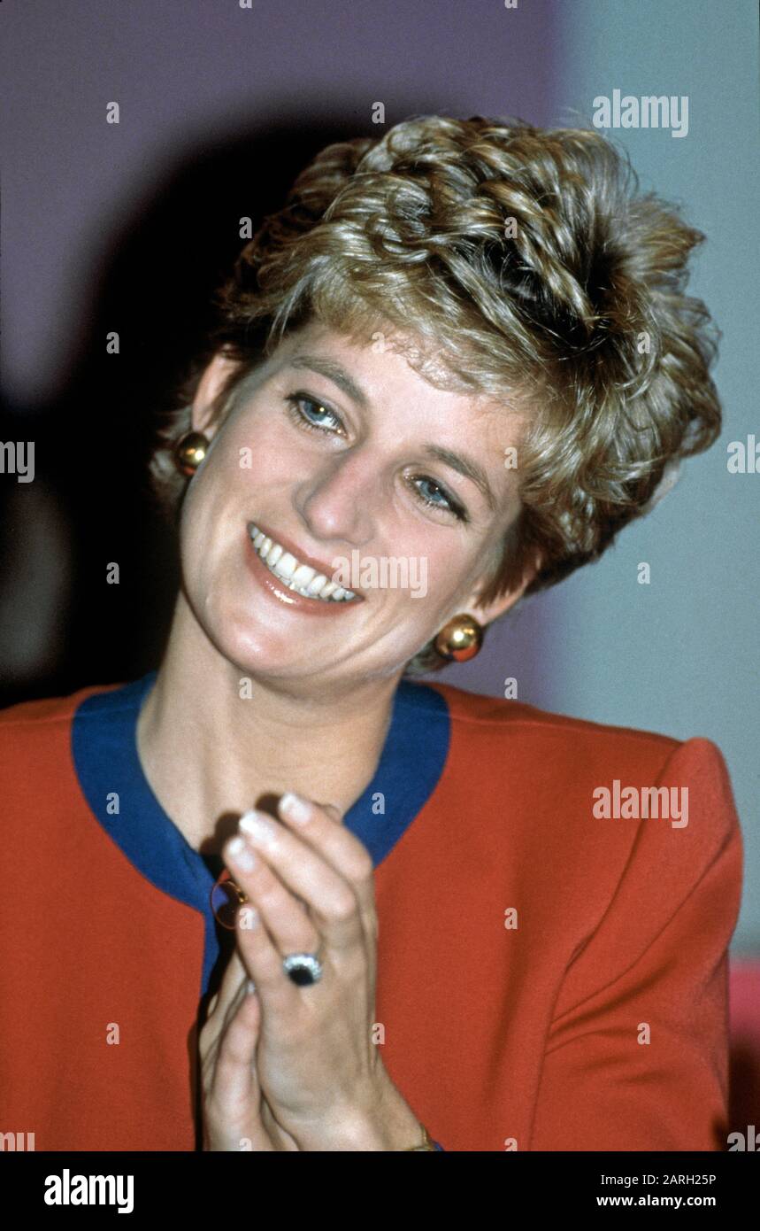 La princesse Diana de HRH présente les Prix McDonald's pour enfants d'honneur, Londres, Grande-Bretagne, février 1993 Banque D'Images