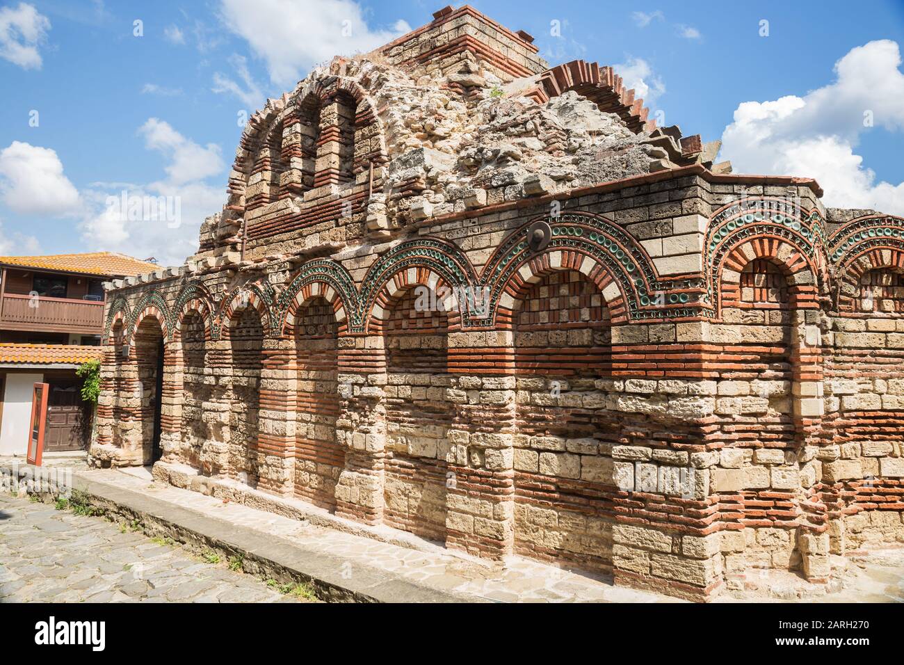 Ruines de l'ancienne église des Archanges Saints Michael et Gabriel dans la vieille ville de Nessebar, en Bulgarie Banque D'Images