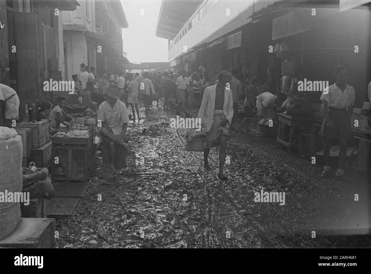 Photo Reportage Palembangs Shopping Street Dans Le Quartier Chinois De Palembangs? Date: 1947 Lieu: Indonésie, Antilles Néerlandaises De L'Est Banque D'Images