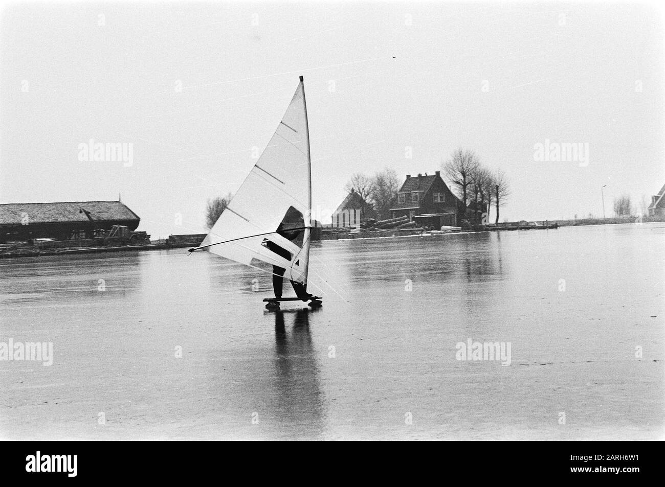 Hiver; voilier de glace à Monnickendam Date : 14 janvier 1980 lieu : Monnickendam mots clés : icesail Banque D'Images