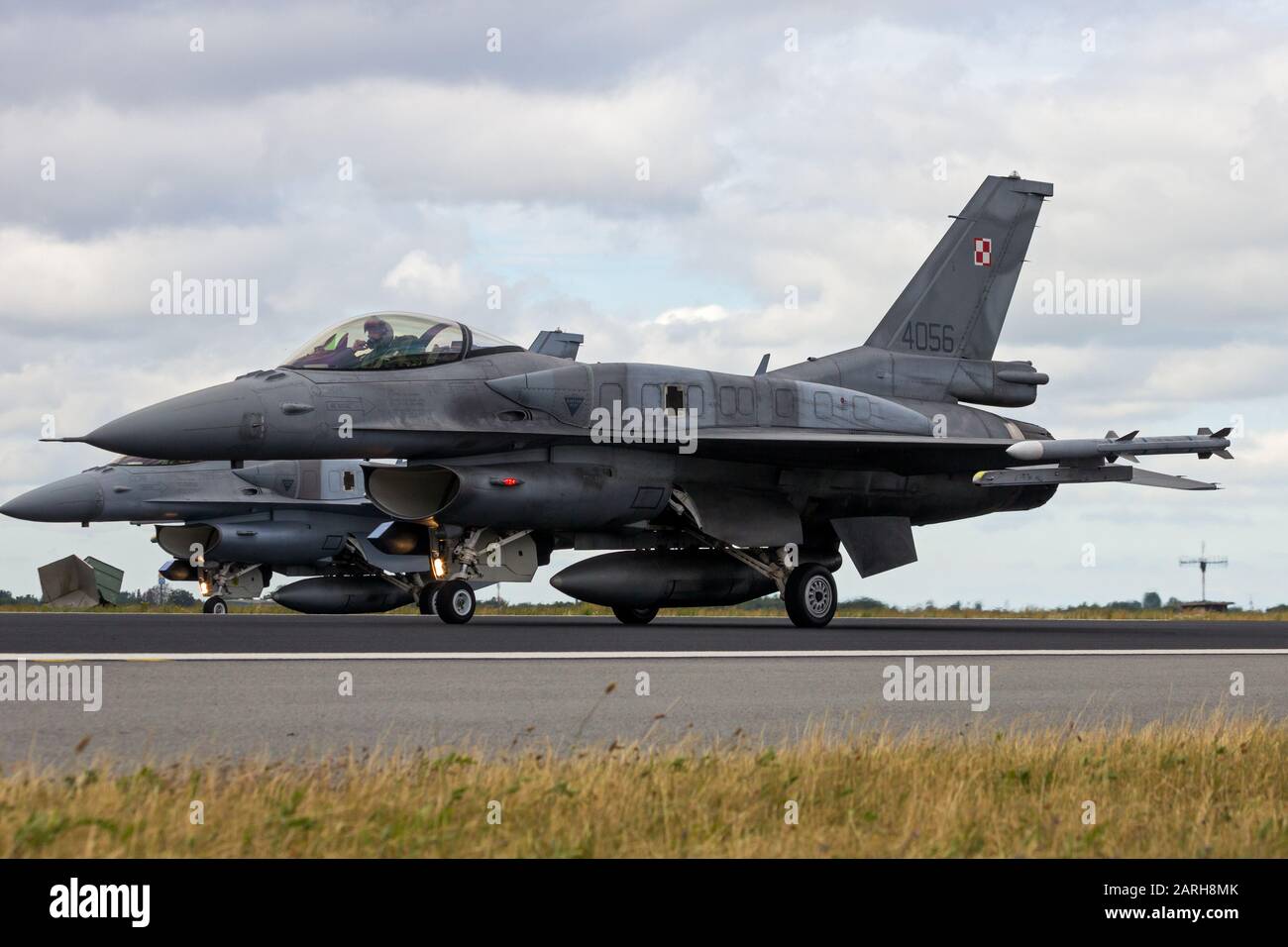 Schleswig-JAGEL, ALLEMAGNE - 23 JUIN 2014 : les avions de chasse F-16 de la Force aérienne polonaise sur la piste lors De La Rencontre du tigre de l'OTAN à la base aérienne de Schleswig-Jagel. Banque D'Images