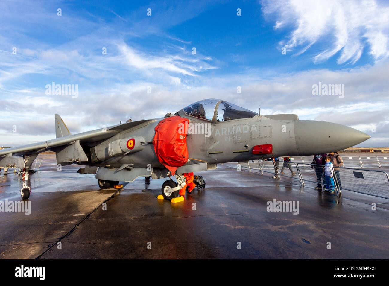 Torrejon, ESPAGNE - 11 octobre 2014 : avion jet Jump Jet de la marine espagnole AV-8 S Matador Harrier sur le tarmac de la base aérienne de Torrejon. Banque D'Images
